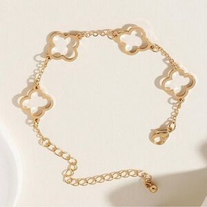 Elegant Gold Clover Bracelet